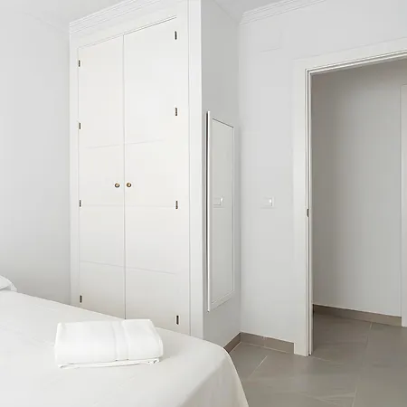Apartamento Con Wifi Y Terraza Cerca Del Centro Y La Playa *