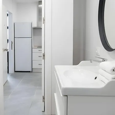 Apartamento Con Wifi Y Terraza Cerca Del Centro Y La Playa *