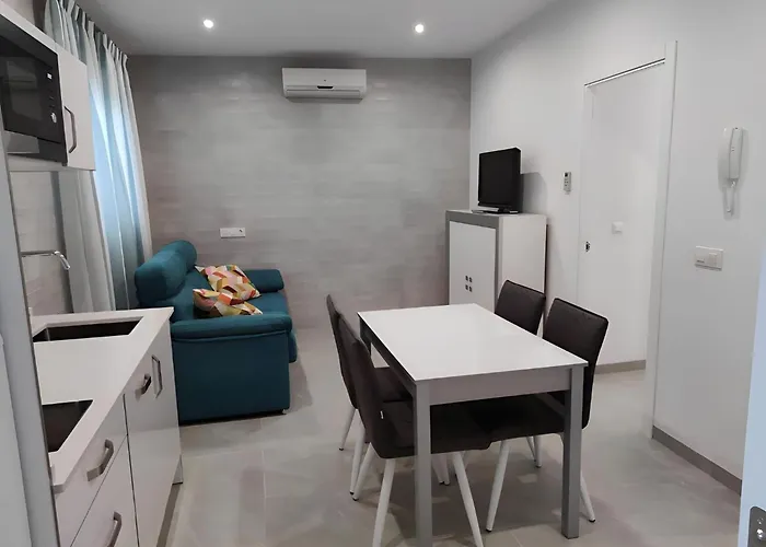 Con Wifi Y Terraza Cerca Del Centro Y La Playa Апартаменти *